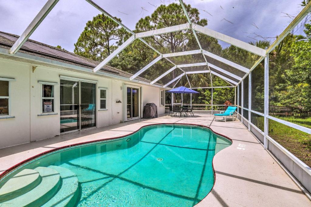 Sebastian Home with Lanai and BBQ about 7 Mi to Beach, Sebastian