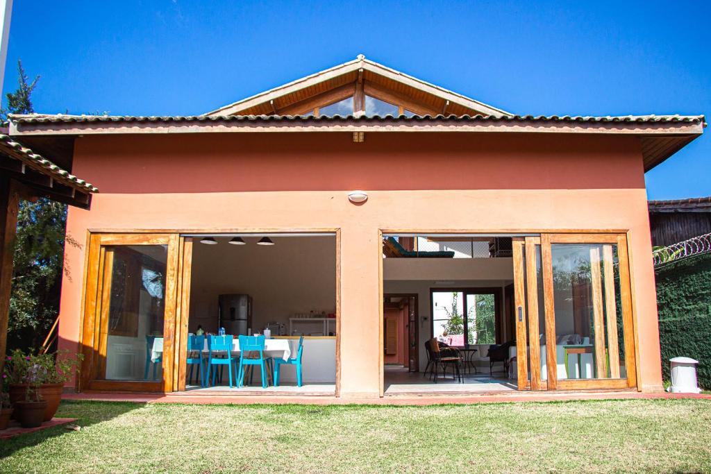 Guarujá - Casa com Churrasq, Wi-Fi a 5 min da praia