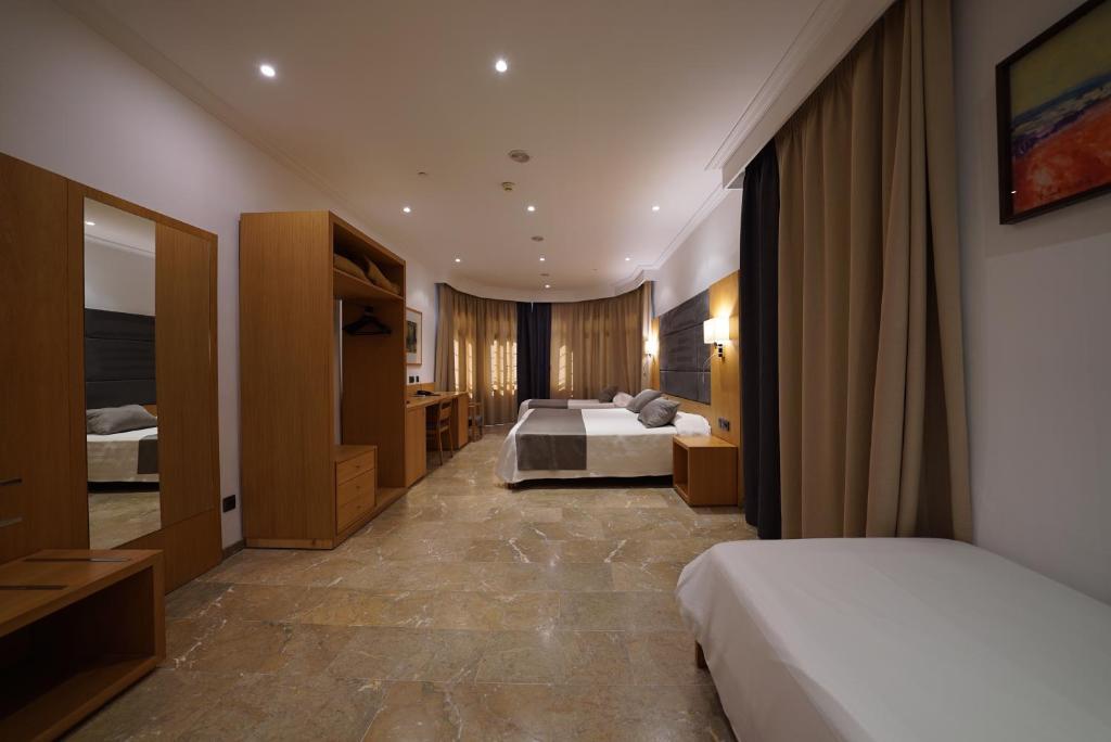 Hotel Artmadams — Hotel rooms in Palma de Mallorca, Balearic Islands