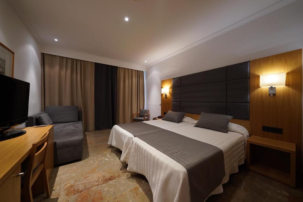 Hotel Artmadams — Hotel rooms in Palma de Mallorca, Balearic Islands