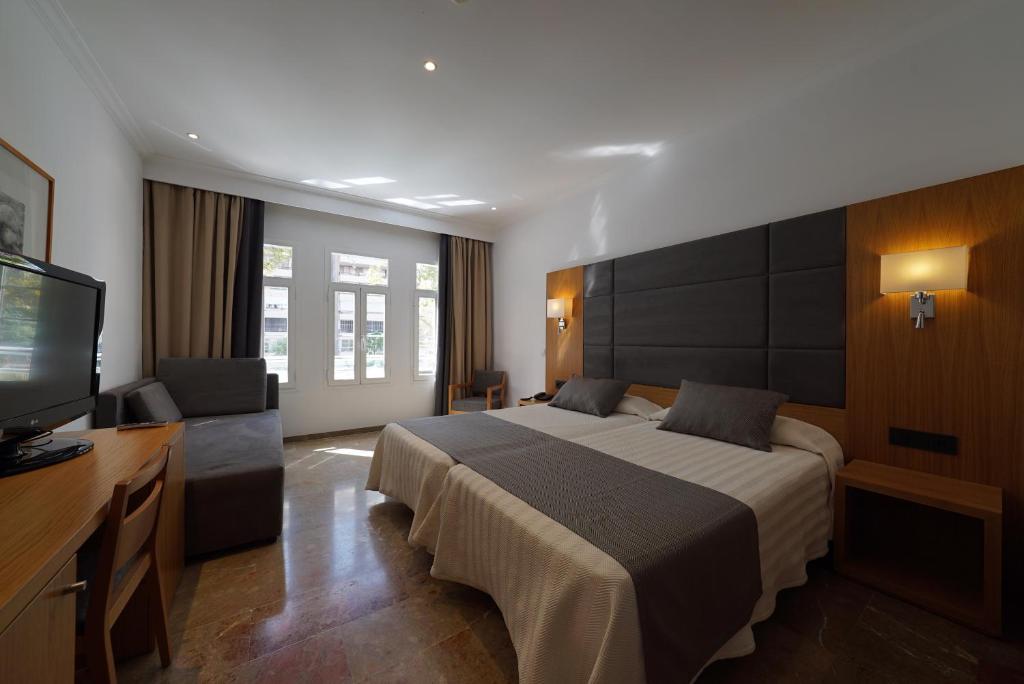Hotel Artmadams — Hotel rooms in Palma de Mallorca, Balearic Islands