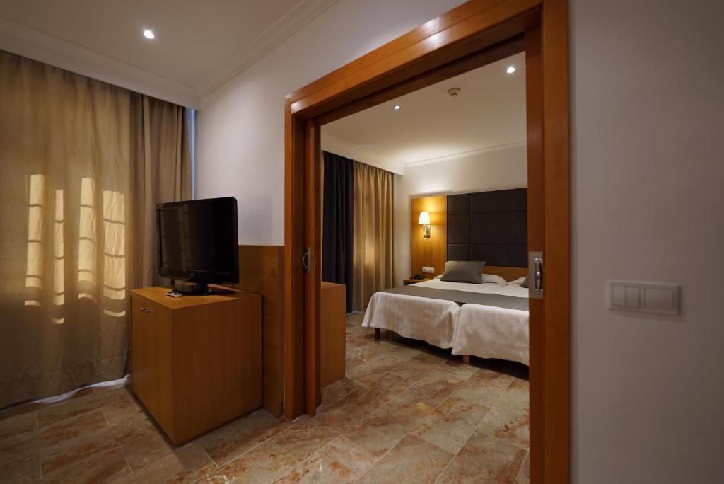 Hotel Artmadams — Hotel rooms in Palma de Mallorca, Balearic Islands