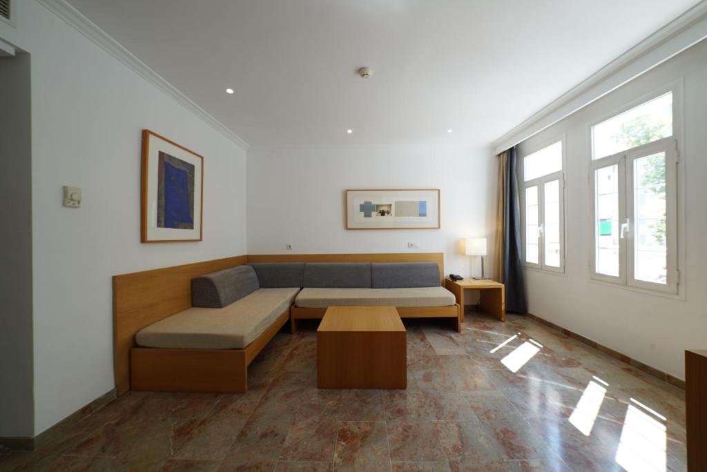 Hotel Artmadams — Hotel rooms in Palma de Mallorca, Balearic Islands