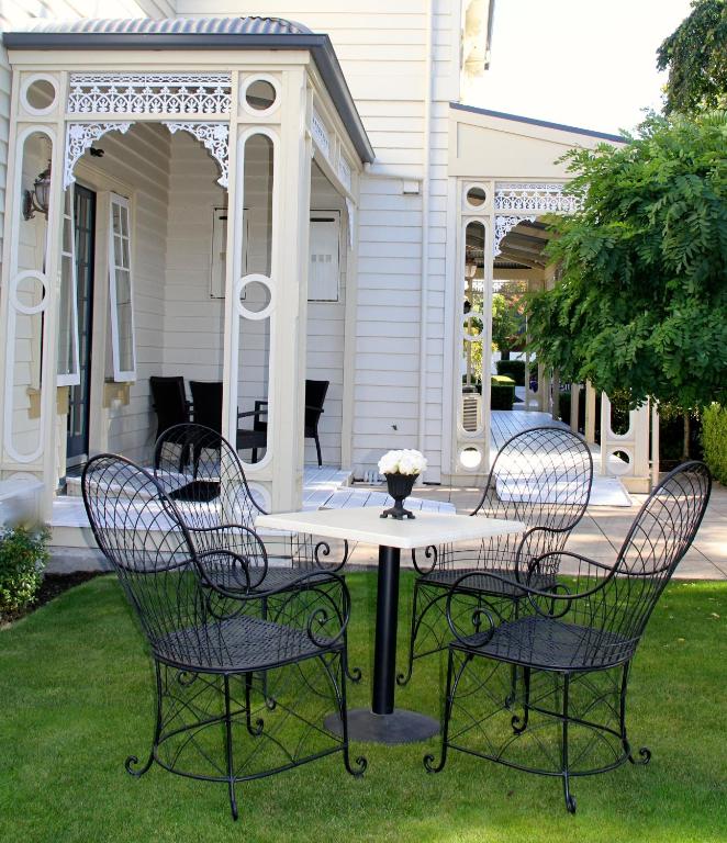 Entrance, Merivale Manor in Christchurch