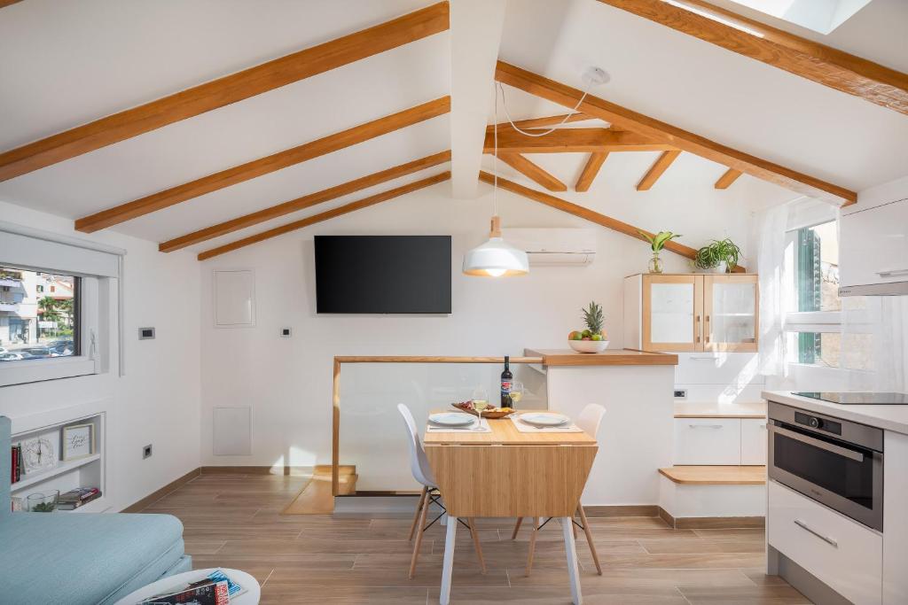 Santolina Apartments, Split