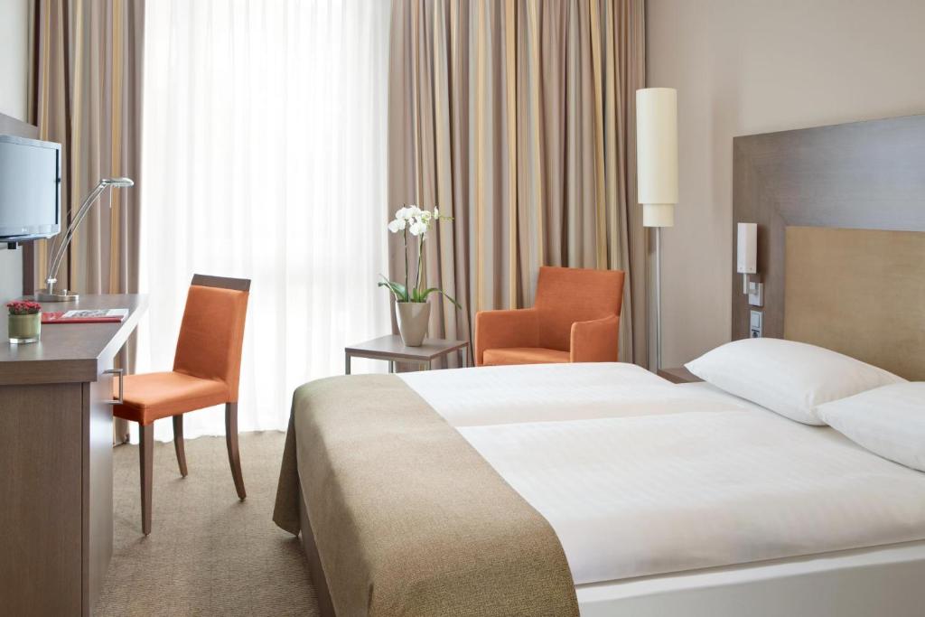 Berlin IntercityHotel Berlin Hauptbahnhof room
