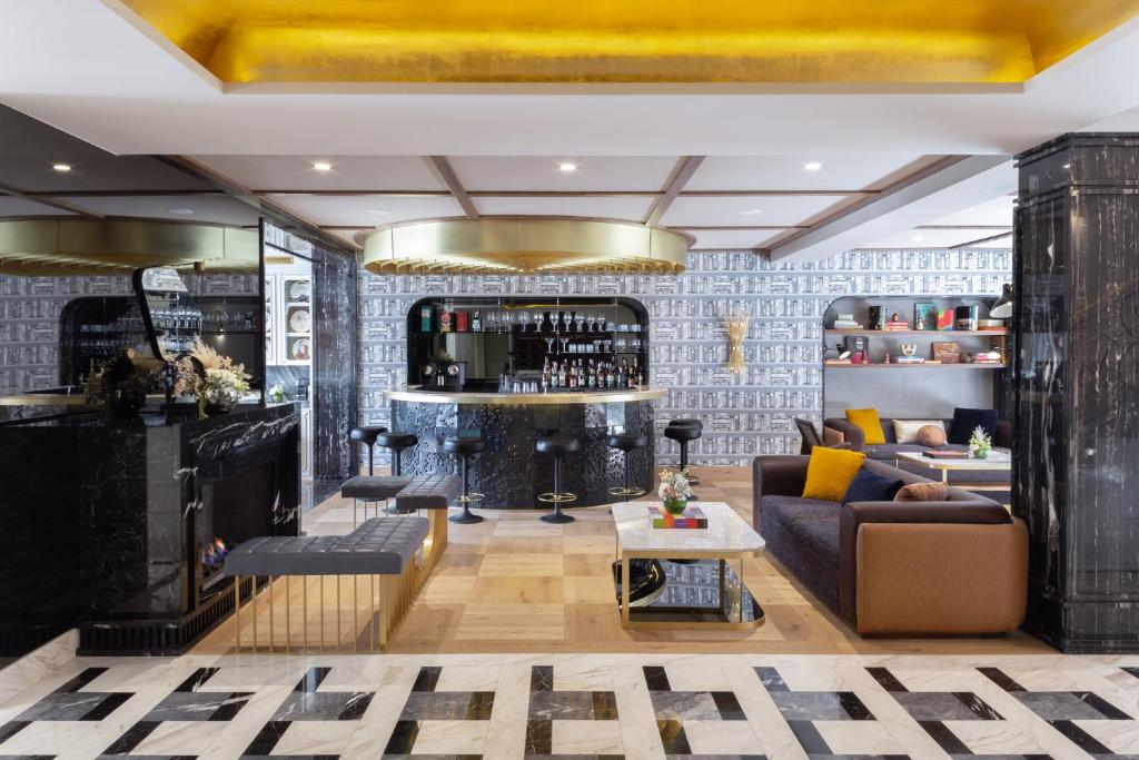 The Alest Hotel - 5