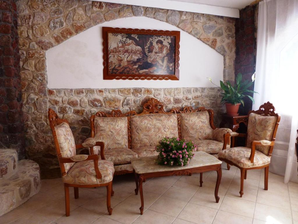 Atalos Suites photo