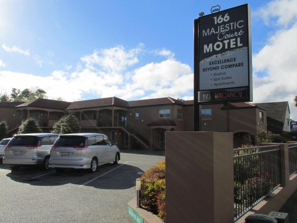 166 Majestic Court Motel photo