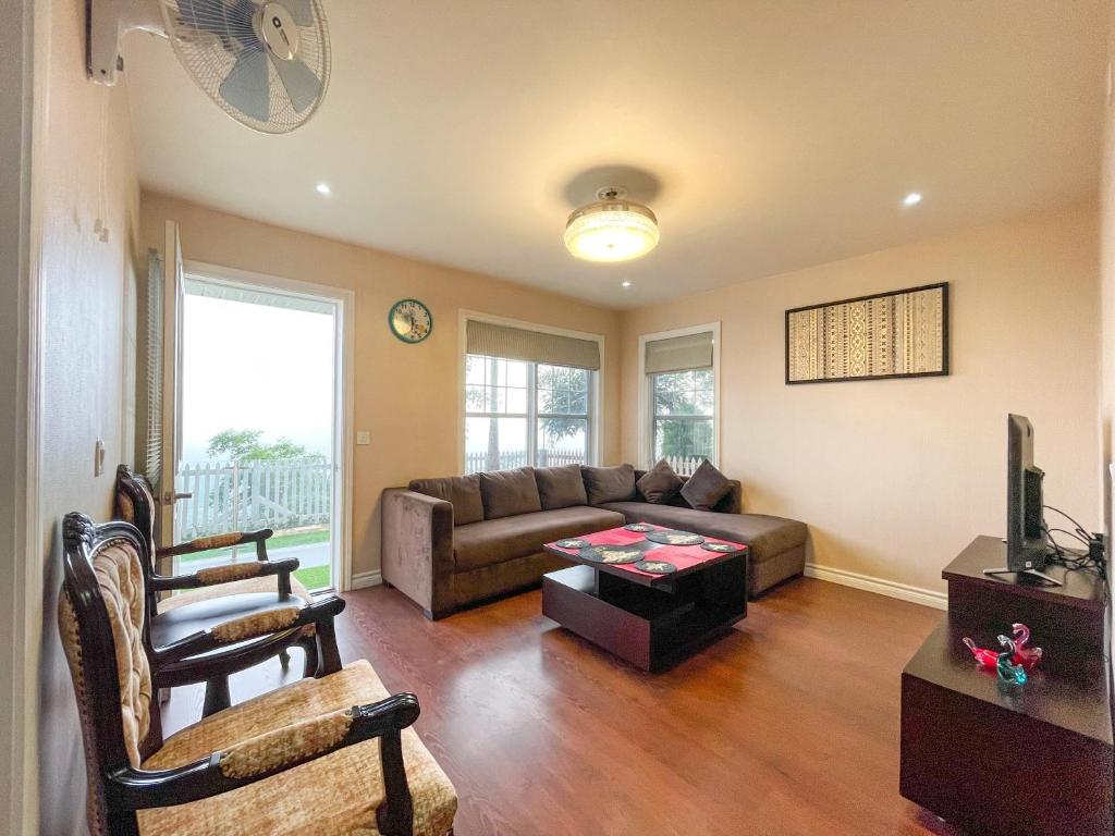EKO STAY - Skyfall Villa photo