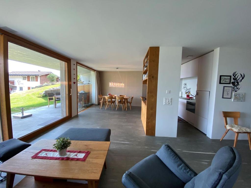 Casa Admisa, spektakuläre Aussicht, Ski in and out, hochwertige Einrichtung, Valserstein und Eiche - 3
