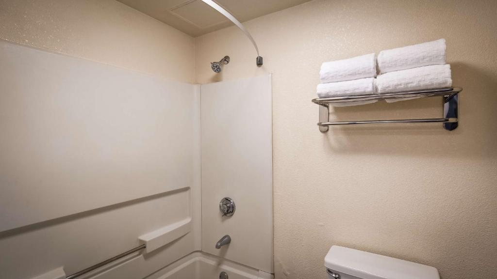 Best Western Plus Reading Inn & Suites Photo 26