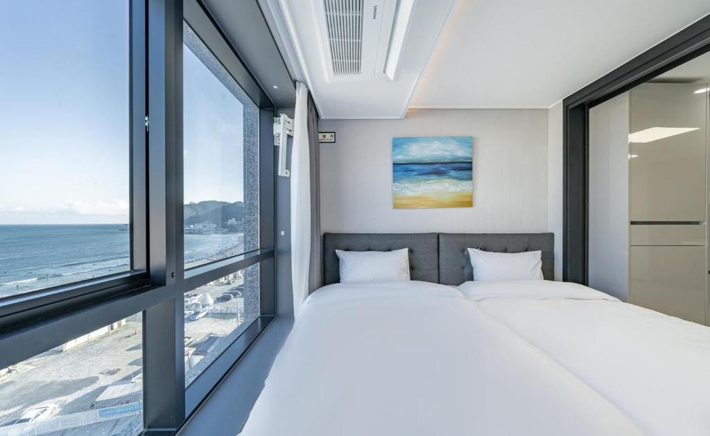 Songjeong Blue Castle Hotel photo