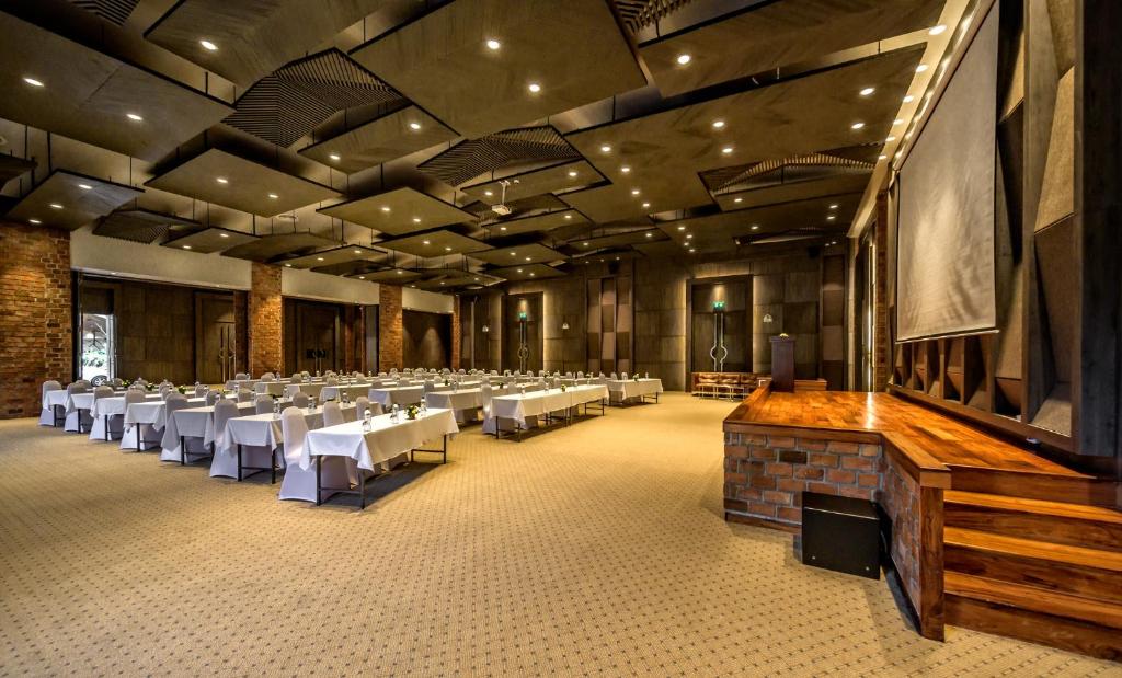 Banquet hall