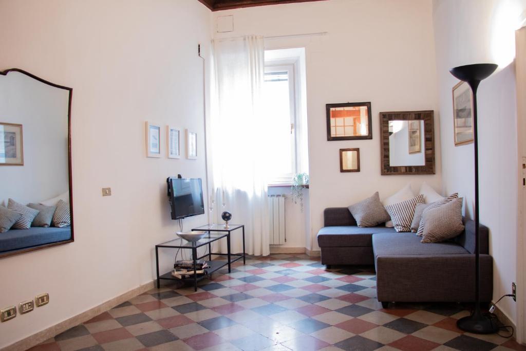 The Best Rent - Piazza di Firenze Apartment — Hotel in Rome