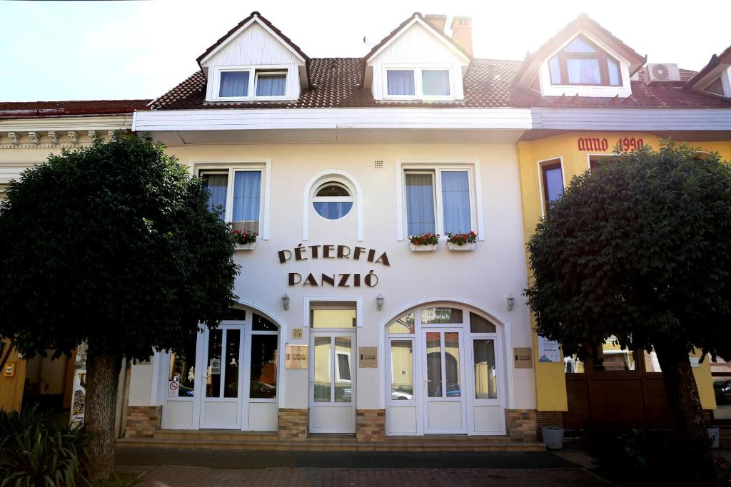Peterfia Panzio — Hotel in Debrecen
