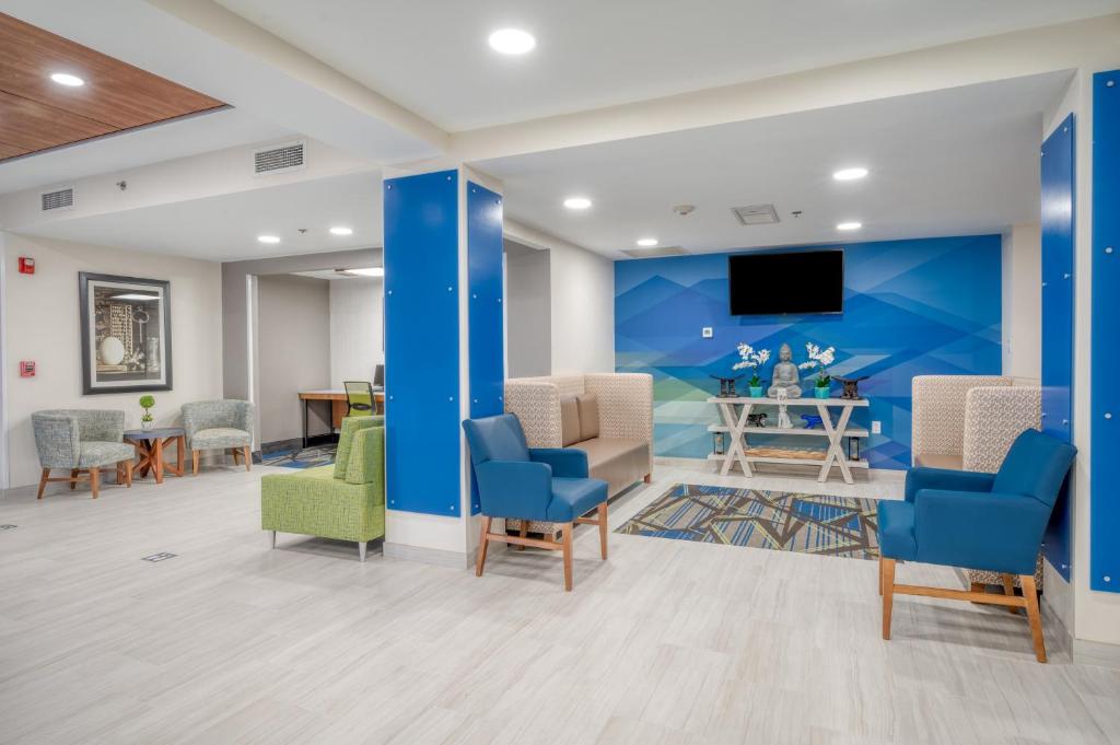 Holiday Inn Express Hotel & Suites Greenville photo