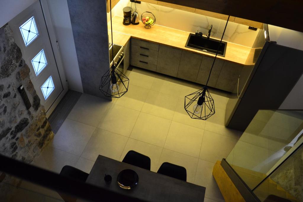 Fontana Leone, Spílion