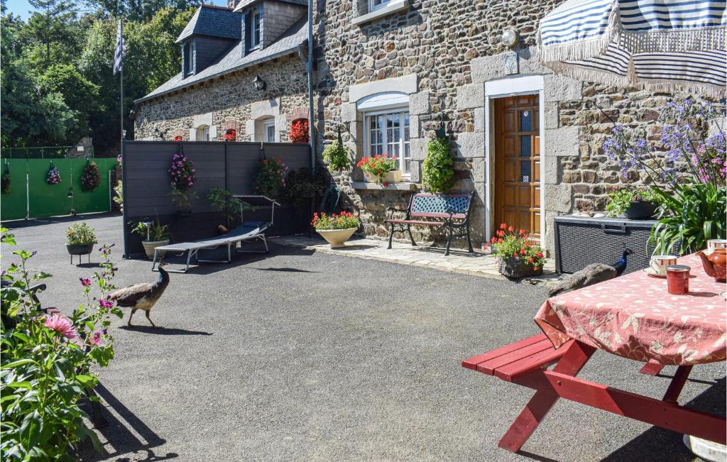 Beautiful home in Quemper Guezennec with 3 Bedrooms and WiFi