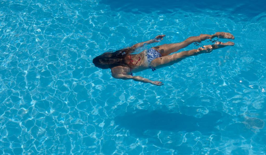 スイミングプール