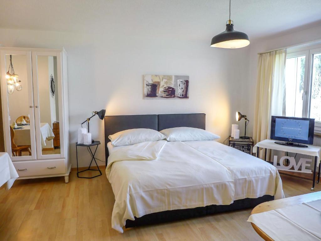 Apartment Chesa Ova Cotschna 303 by Interhome - 2
