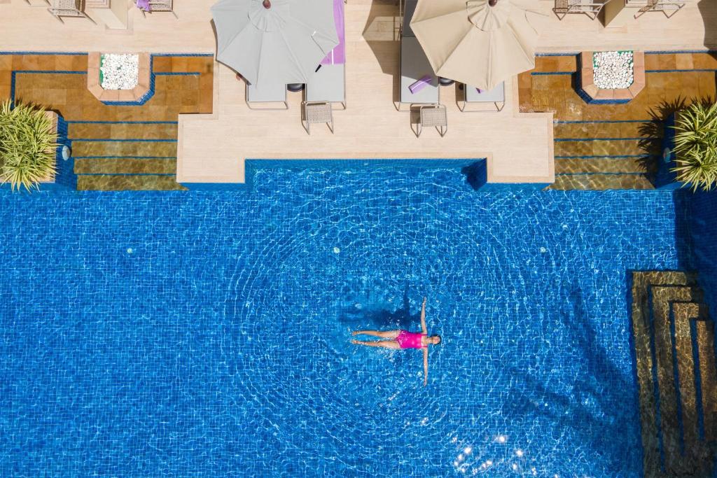 スイミングプール