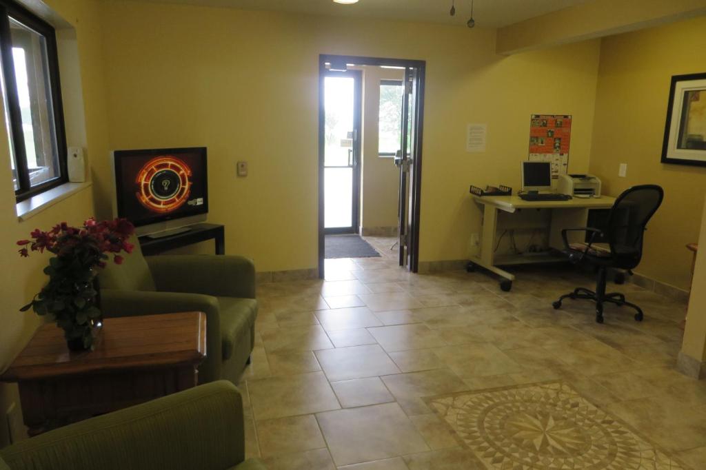 Super 8 By Wyndham Grinnell Ia photo