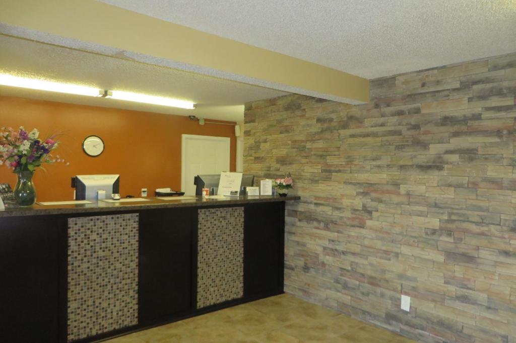 Super 8 By Wyndham Grinnell Ia photo