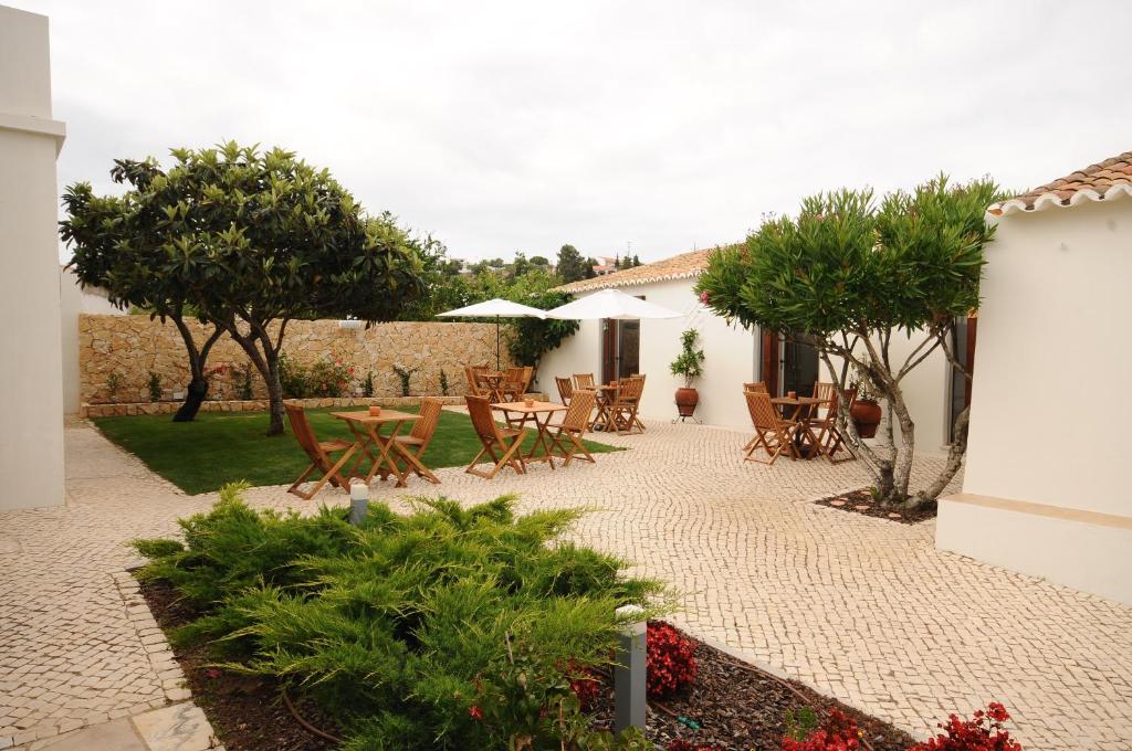 Garden, Lost & Found - Guesthouse & Suites in Albufeira