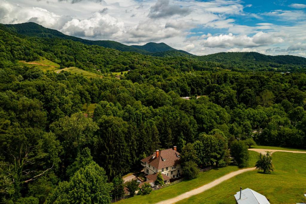 Engadine Inn and Cabins, Candler