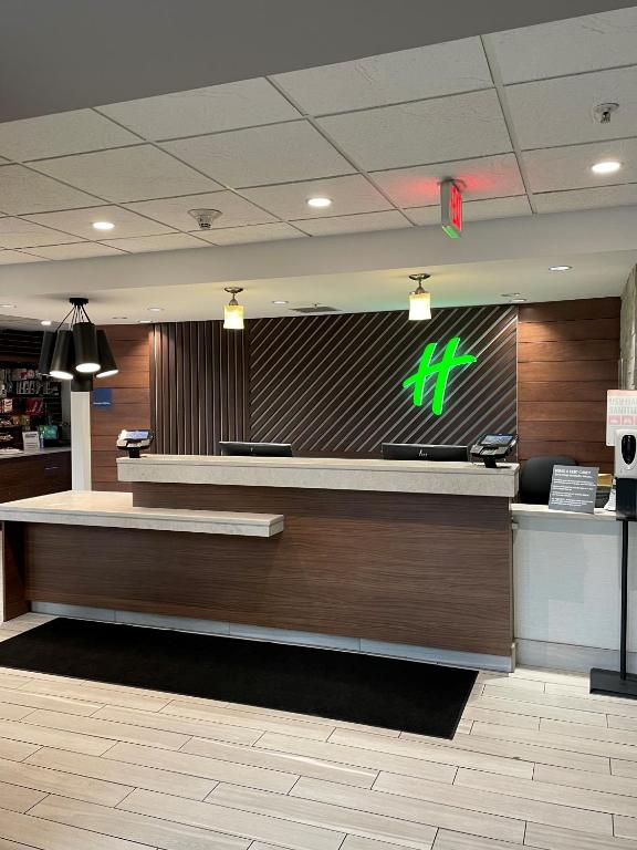 Holiday Inn & Suites Syracuse Airport - Liverpool photo