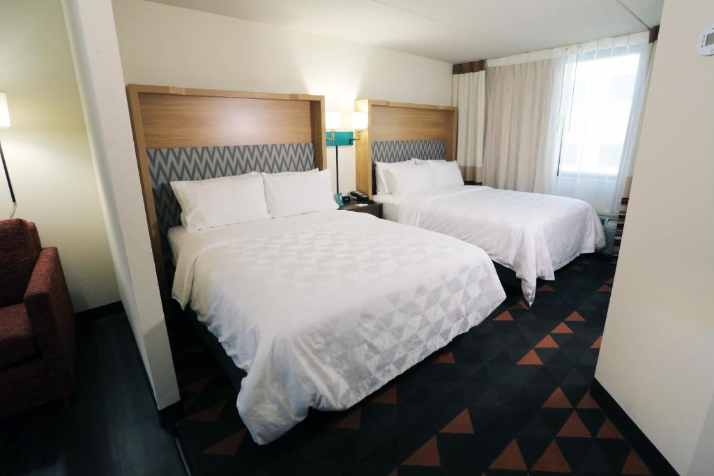 Holiday Inn - Champaign Photo 31