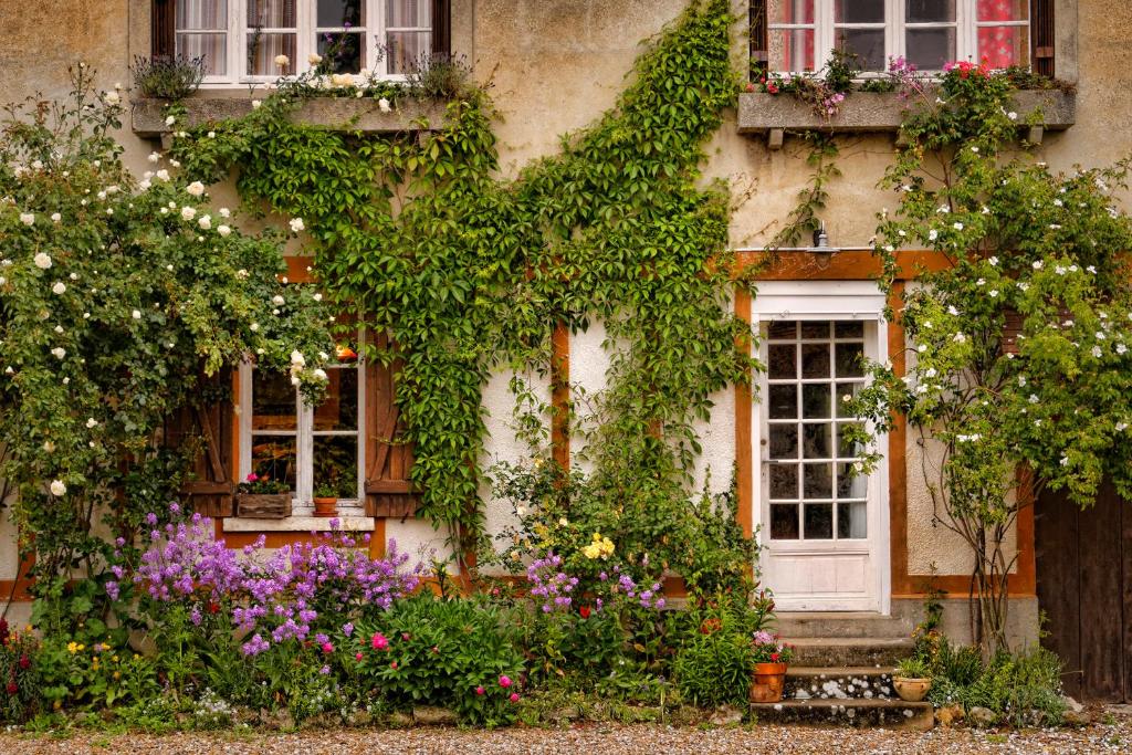 Entrance, Forest Farm in Bois-Jerome-Saint-Ouen