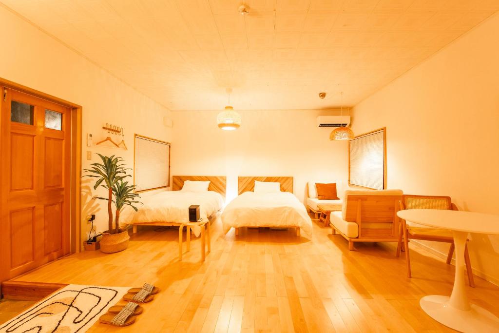 Sunnyside, Mijakodžima