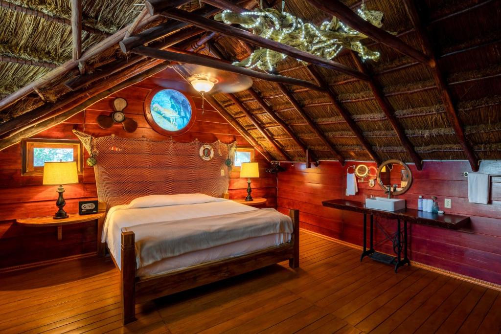 The Diving Lodge Downtown - 5