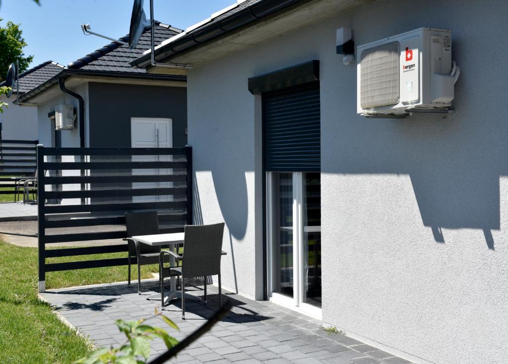 Apartmani i Bungalovi TROJKA photo