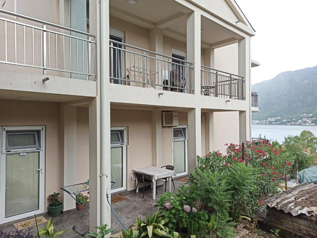 Java apartments - S & J, Dobrota