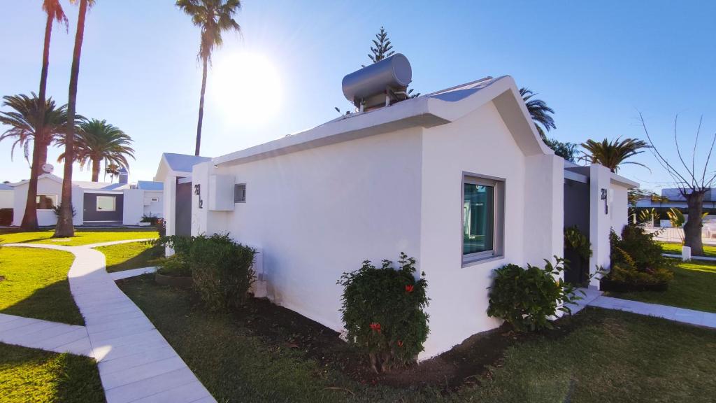 Canary Garden Club — Hotel building in Maspalomas, Canary Islands