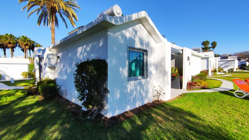 Canary Garden Club — Hotel building in Maspalomas, Canary Islands