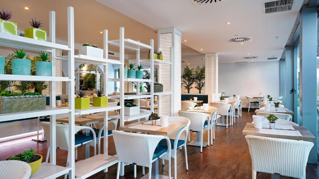 Canary Garden Club — Restaurant & bars in Maspalomas, Canary Islands