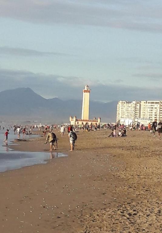 Departamento a pasos de la playa y centros comerciales - 2