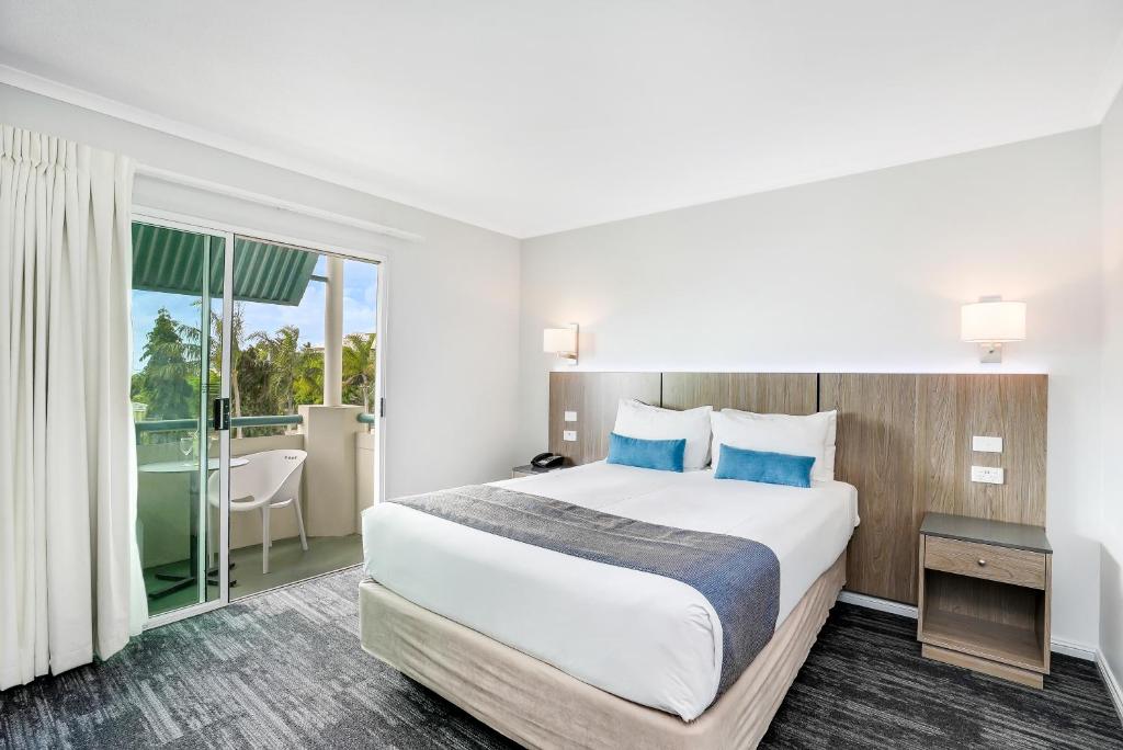 โรงแรมแคร์น เชอริดัน (Cairns Sheridan Hotel)