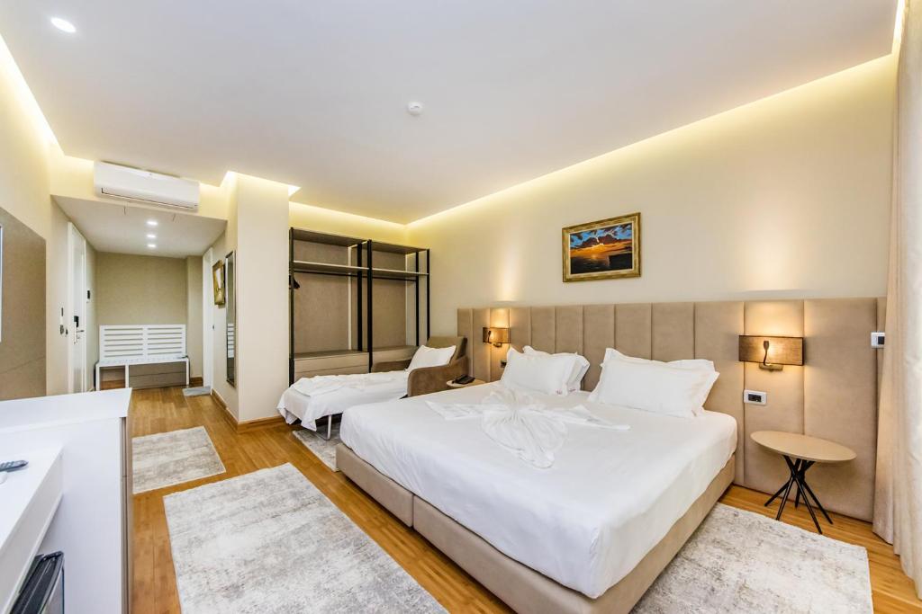 Hotel IMPERIAL — Hotel in Vlora