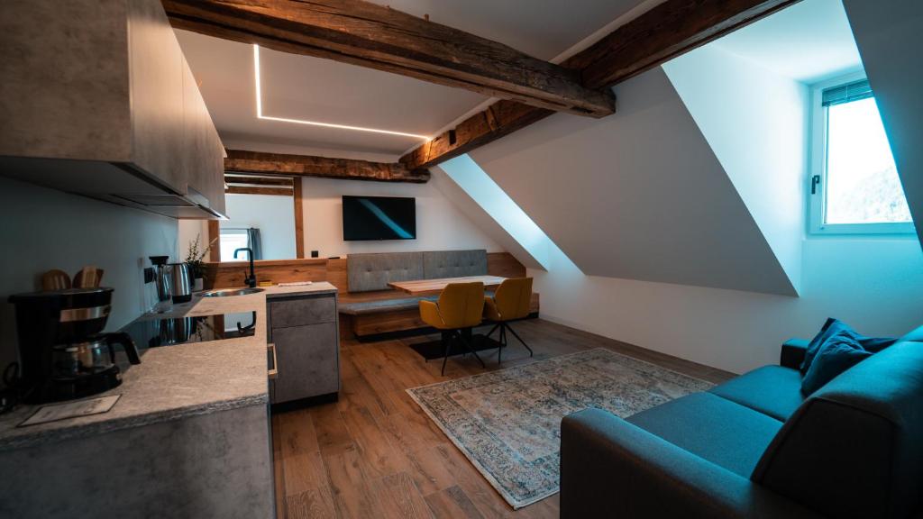 Apartments, Guest House & historic Chalet Neuhaus - 3
