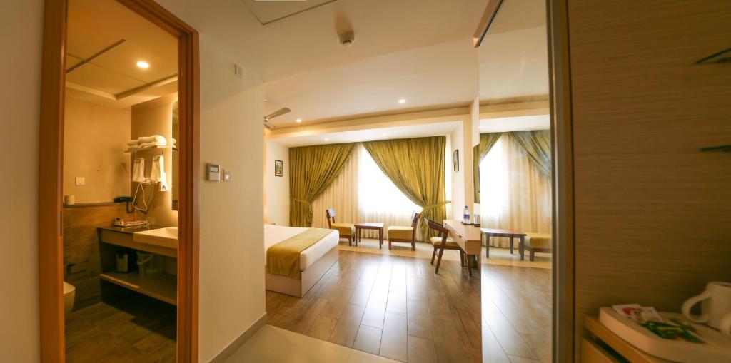 Hotel Riveria by Raj photo