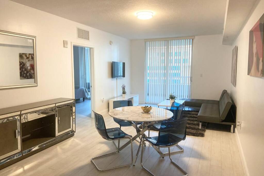 Comfortable 2 BR at Brickell , Free Parking, Miami