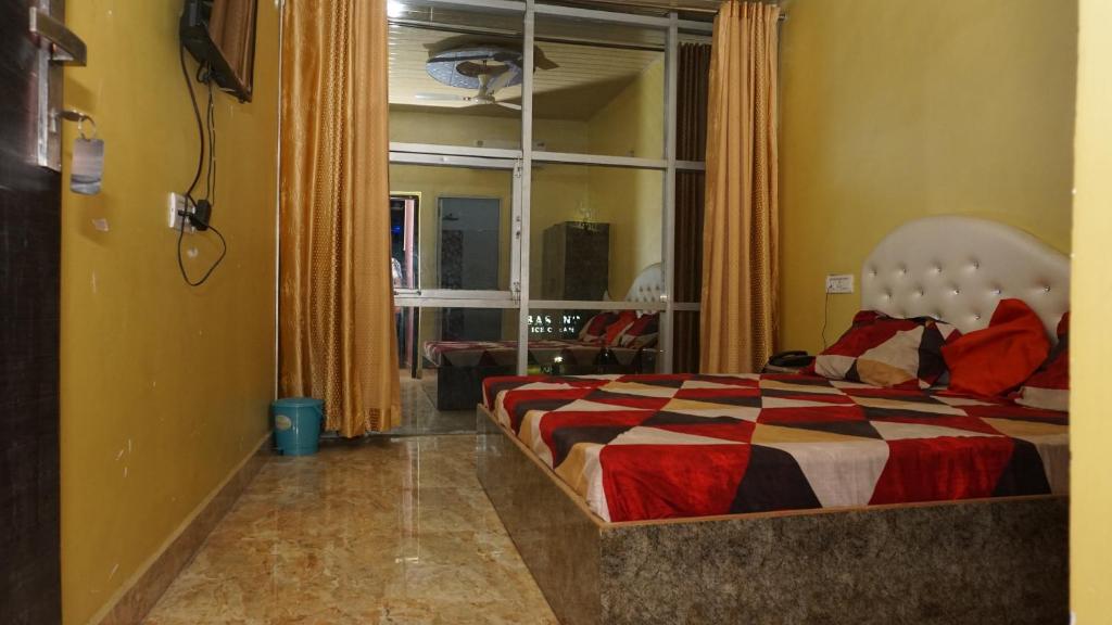 HOTEL DMC — Hotel in Amritsar