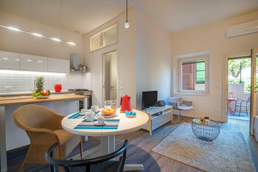 SNUG APARTMENT WITH PRIVATE COURTYARD M0270422677, Benátky