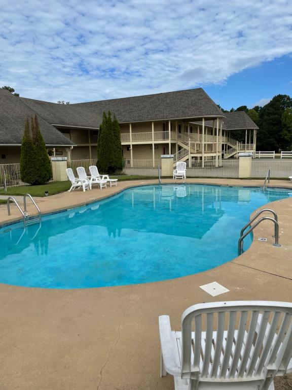 Riverwood Inn photo