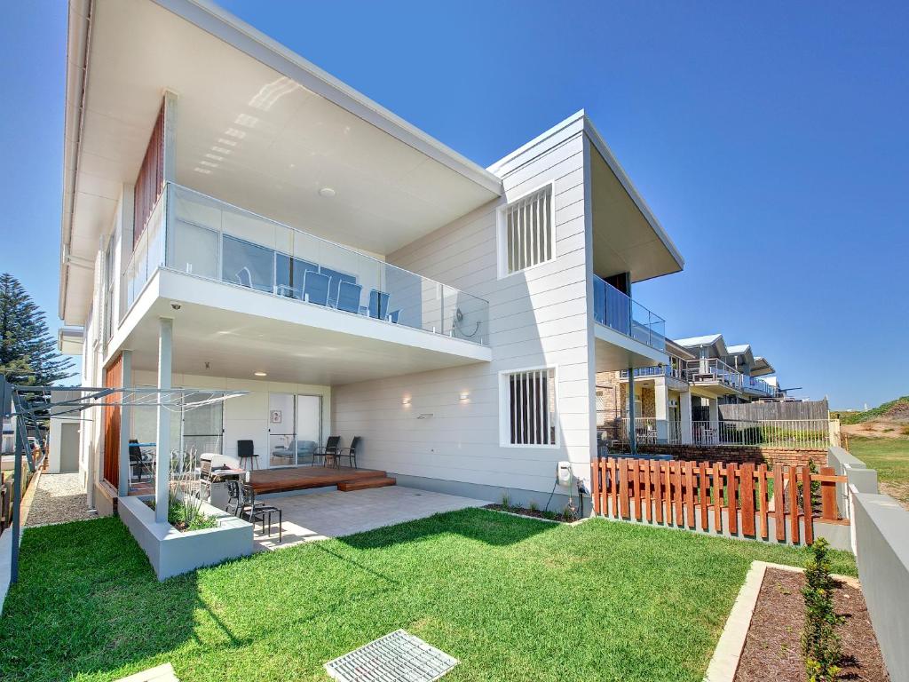 Seas the Day 41A, Anna Bay